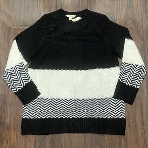 Linda Anderson Black and White Chevron Patterned Knit Sweater